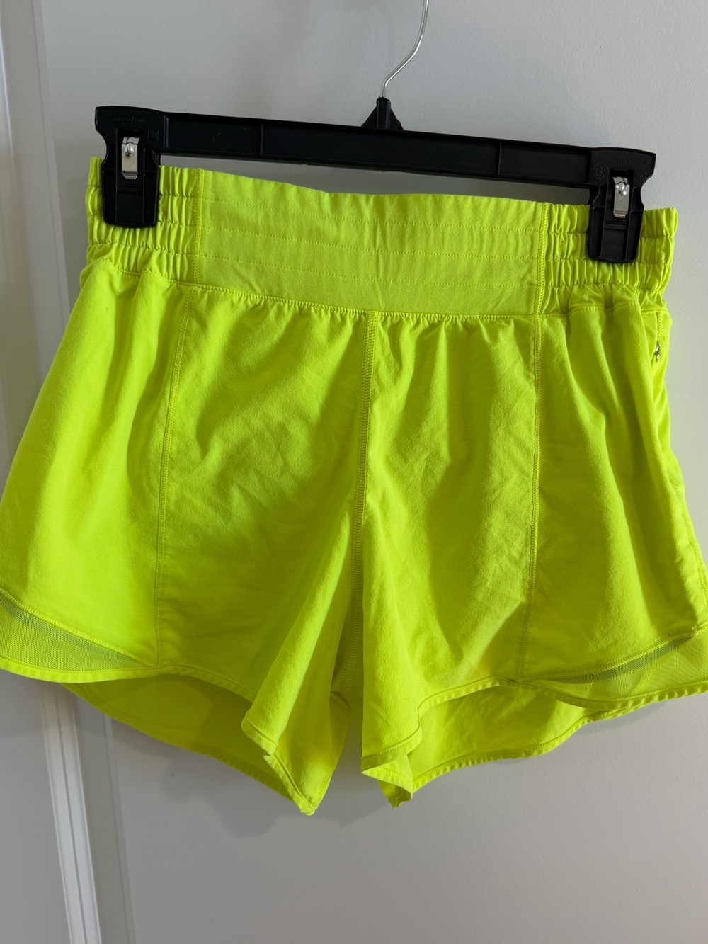 lululemon athletica Highlight Yellow Women's Hotty Hot Shorts